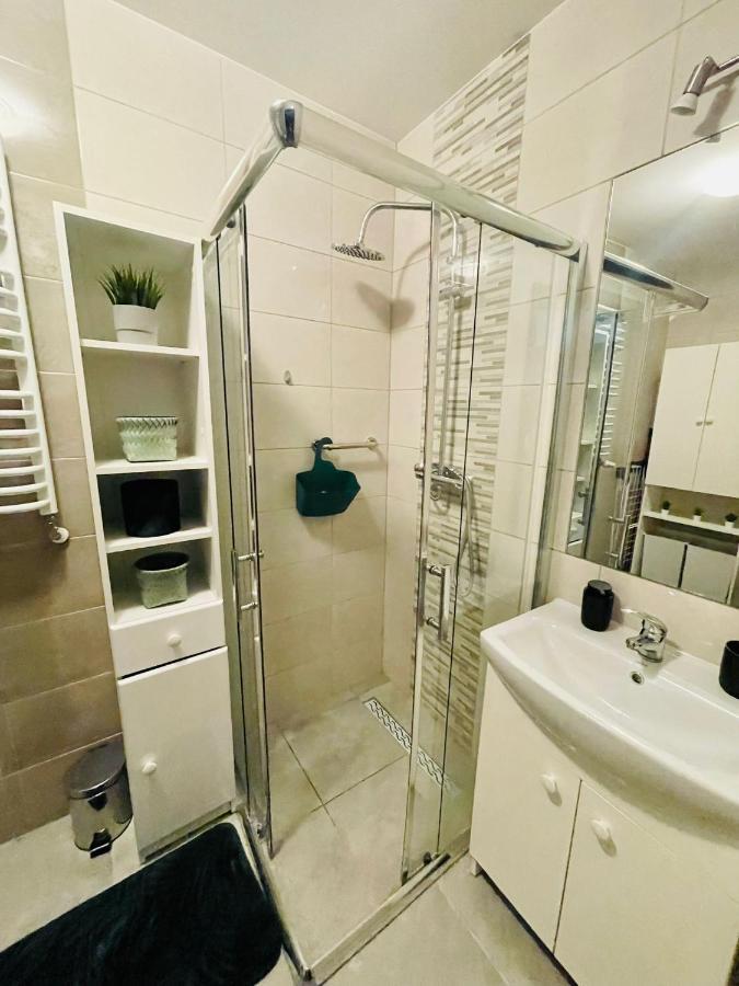 Wyspa Uznam Promenada Konopnickiej 10 *